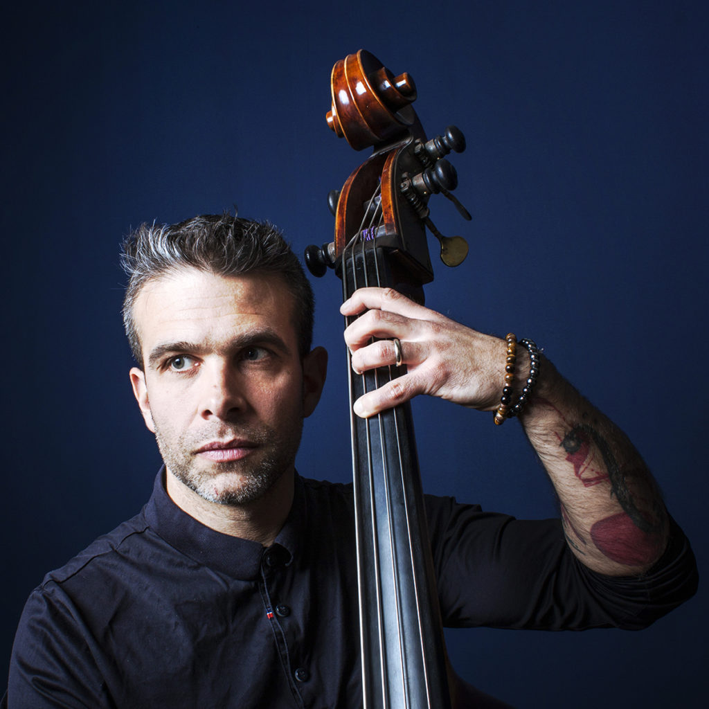 Le contrebassiste Vladimir Torres